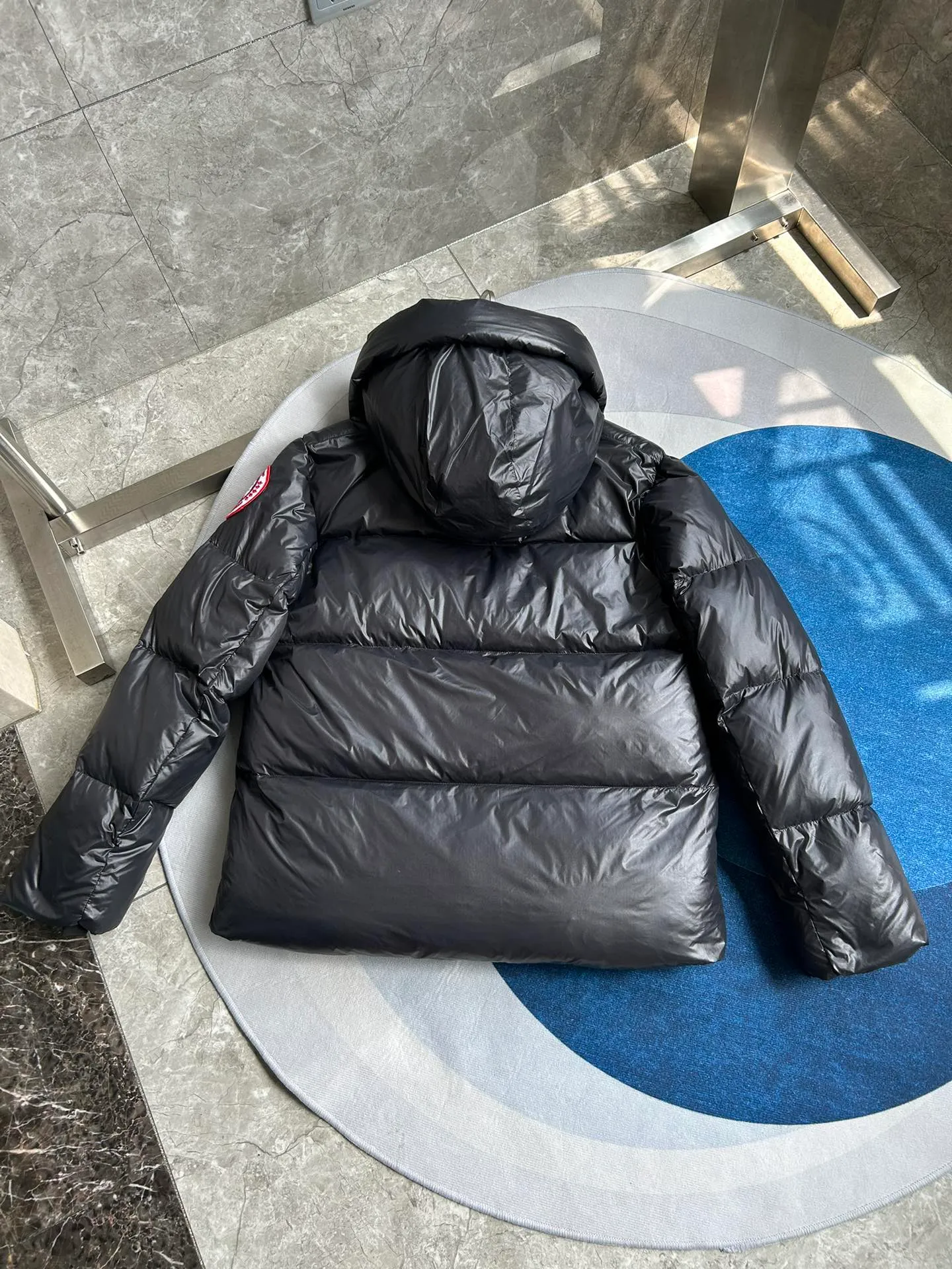 P820 ​​Black Red Label Style No.: Y111 𝘾𝘼𝙉𝘼𝘿𝘼 𝙂𝙊𝙊𝙎𝙀/Canada Goose 2023 Limited New Crofton Puff Down Jacket Pure Guangzhou Inspection 80 White Duck Down Filling‼  Top version, ceiling level‼ Crofton soft bread, the latest style in 2023, has a cold protection effect of up to level 4. It is made of recycled Feather-Light tear-resistant fabric. It is ultra-light and has no weight on the upper body at all! The unique black label highlights your temperament‼  Canada Goose, a Canadian brand, has always been recognized as the warmest down jacket. Various Instagram celebrities, Internet celebrities, and celebrities often wear it for street photos. I do Canada Goose every year, but I still can’t get rid of my love for geese. No matter how cold the winter is, there is no need to be afraid, because there are geese! Filled with 80% white duck down, Canada Goose is the legendary warmest down jacket and is known as a must-have for Arctic outdoor sports! The most popular down jacket in the world, celebrities are rushing to buy it, it is a must-have! Same style for men and women Size: S~XXL